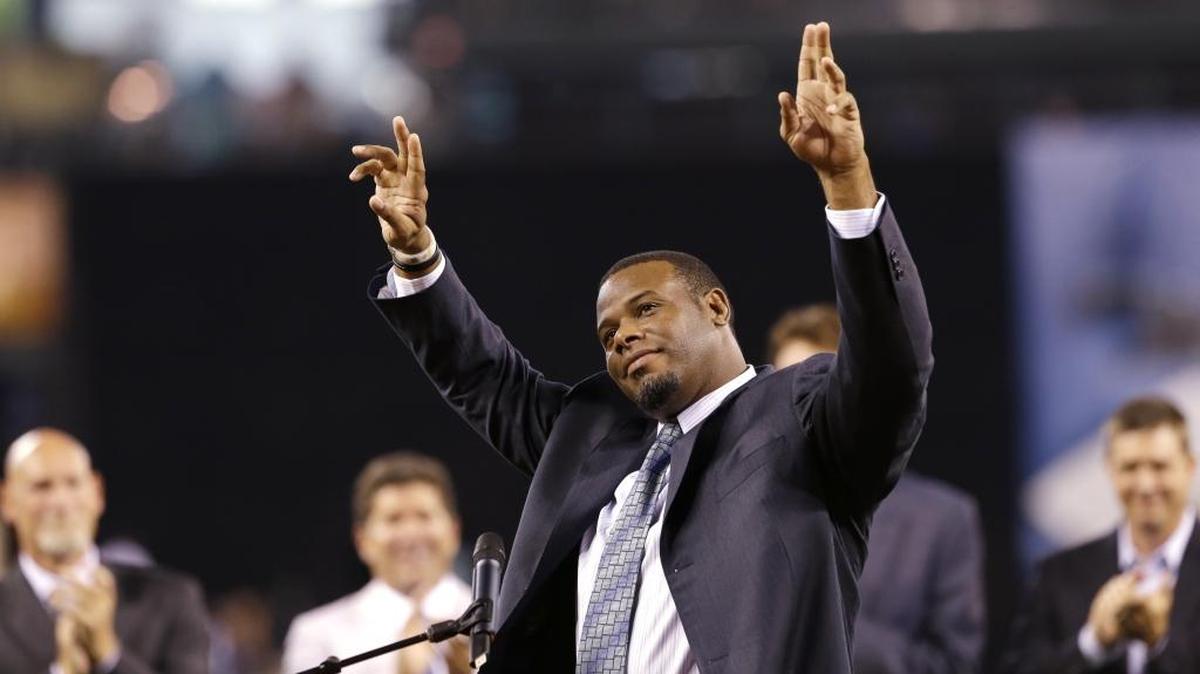 Former Mariners outfielder Ken Griffey Jr., center, waves to fans as he was inducted into the team’s hall of fame in 2013. On Monday, his name appeared on the baseball hall of fame ballot for the first time.