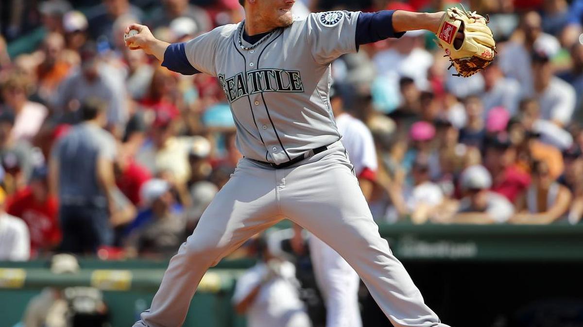 
With a renewed emphasis on his cut fastball, Seattle Mariners reliever Danny Farquhar has delivered one-two-three innings in his past two appearances.
