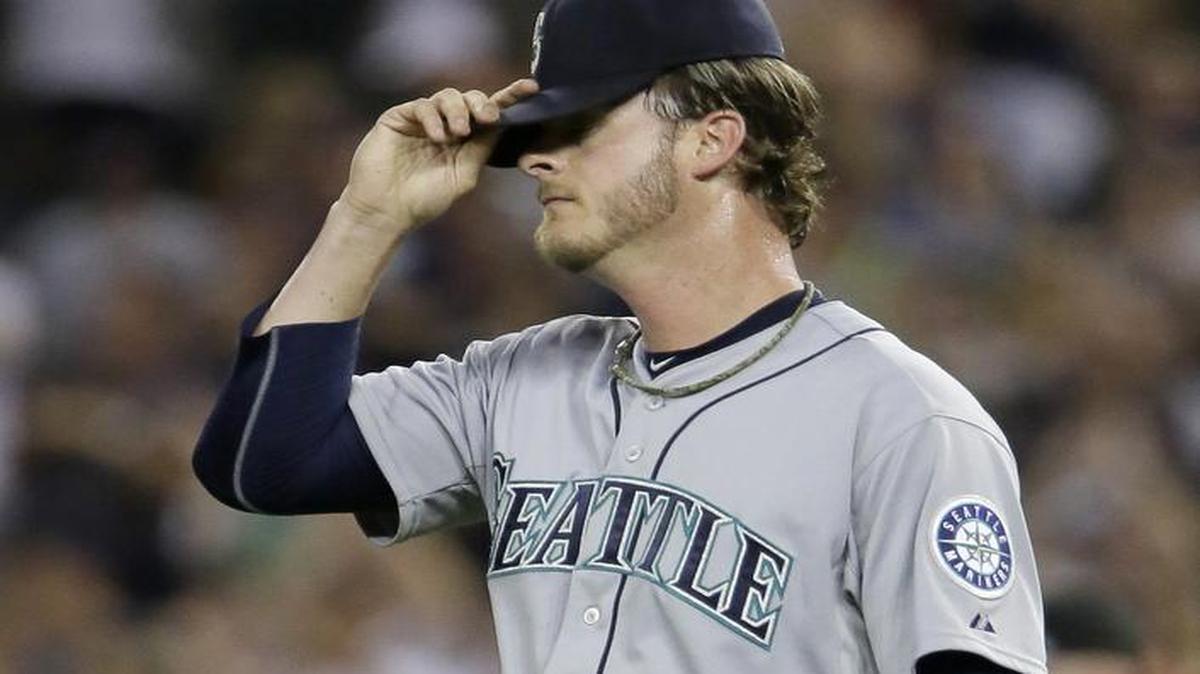 
Mariners reliever Mark Lowe reacts after giving up a two-run home run to Detroit’s Ian Kinsler in the eighth. 

