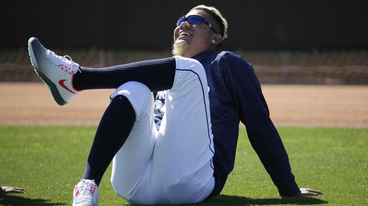 Felix Hernandez took his first step toward Monday toward another season-opening start when he made his Cactus League debut.