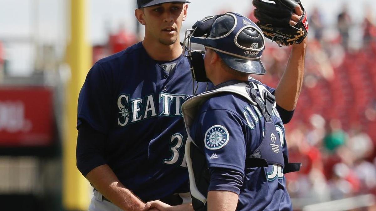 Mariners closer Steve Cishek bounced back strong Sunday in his first save situation since blowing successive opportunities earlier this month against the Los Angeles Angels. Catcher Steve Clevenger offers congratulations.