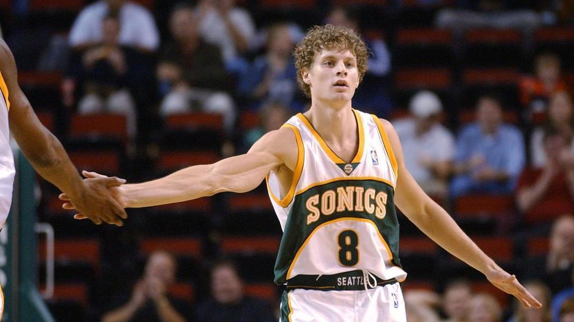 Trading frenzy sends Ridnour to NBA retirement with a smile
