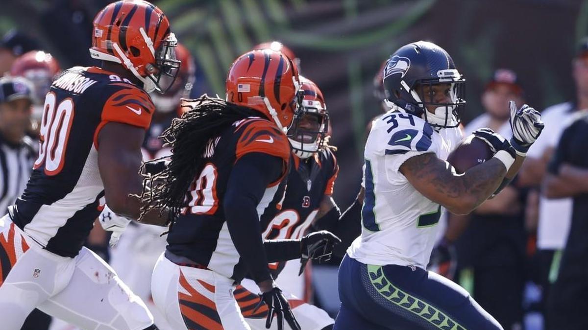 
Seattle Seahawks running back Thomas Rawls (34) runs for a touchdown in the second half of an NFL football game against the Cincinnati Bengals, Sunday, Oct. 11, 2015, in Cincinnati. 
