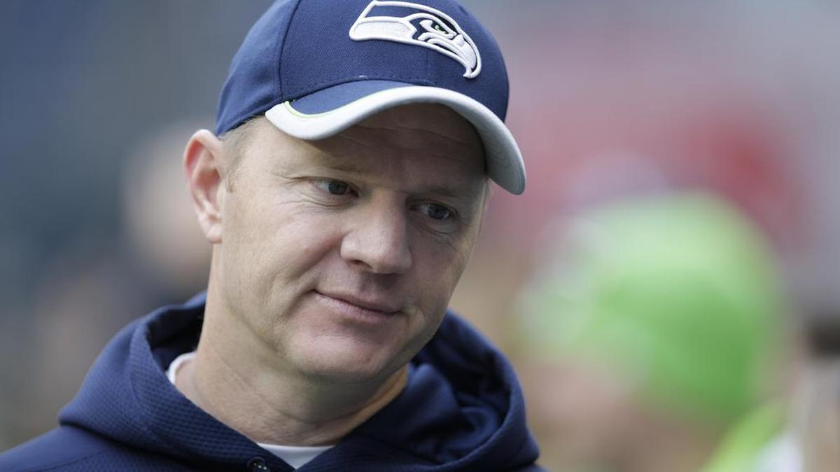 Seattle Seahawks offensive coordinator Darrell Bevell stands on the field during warmups before an NFL football game against the St. Louis Rams, Dec. 28, 2014, in Seattle.