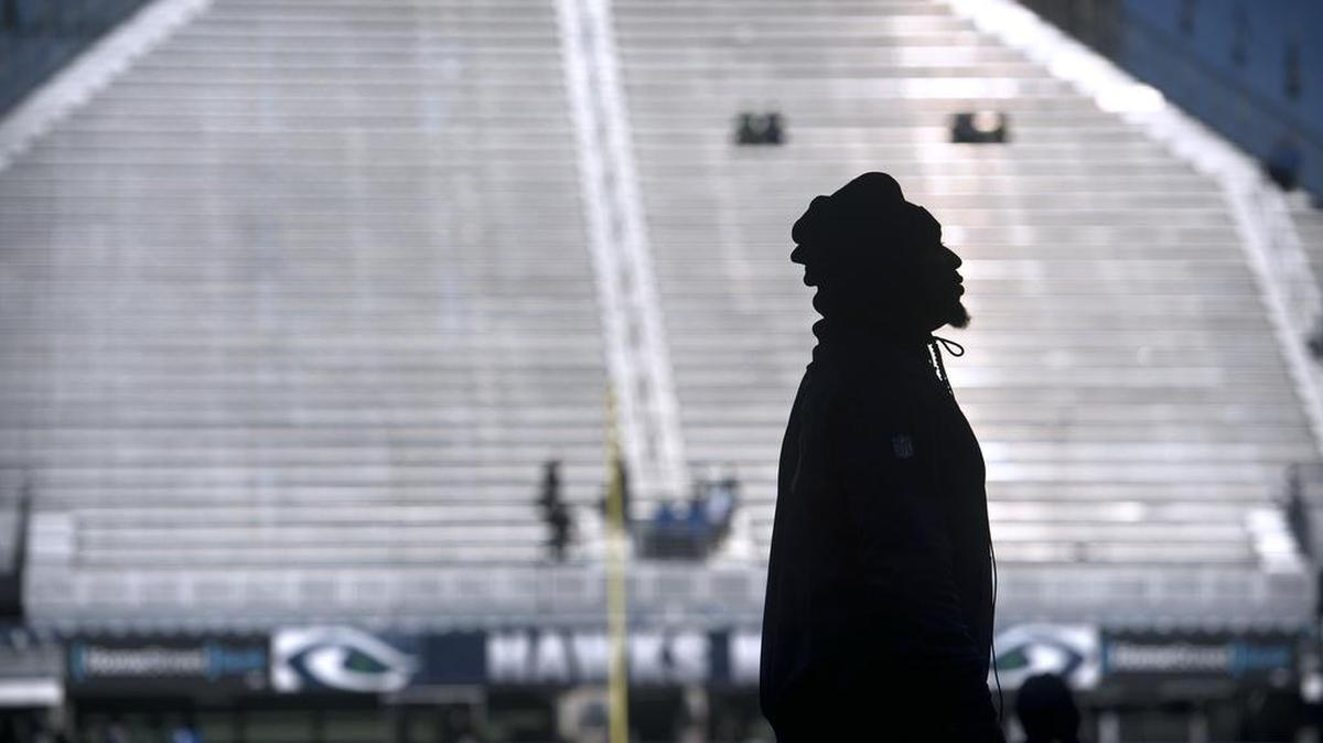 Seahawks running back Marshawn Lynch warms up on the field before Sunday’s NFL football game against the San Francisco 49ers at CenturyLink Field in Seattle on Nov. 22, 2015.