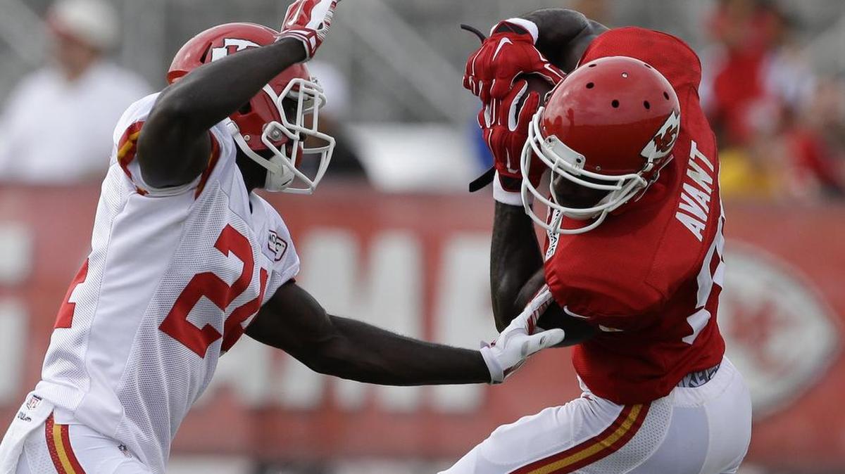 
The Seahawks today traded a later-round draft choice in 2016 to Kansas City for Kelcie McCray, shown here in Chiefs’ training camp last month in St. Joseph, Mo. McCray was a backup free safety and special-teams ace with Kansas City.
