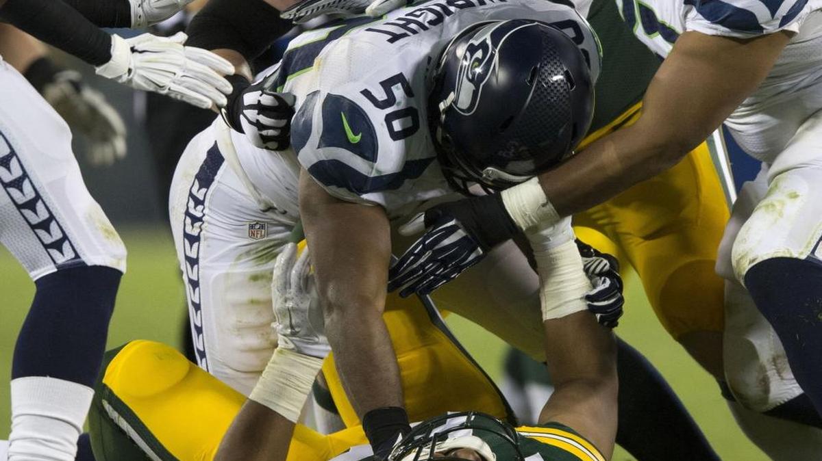 
Seattle Seahawks linebacker K.J. Wright and Green Bay Packers tight end Richard Rodgers tussle during the fourth quarter at Lambeau Field in Green Bay, Wis. Wright ended up being ejected from the game. 

