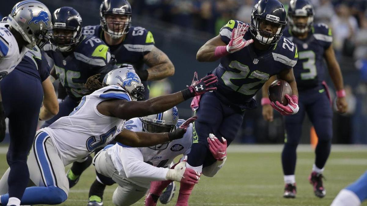 Fred Jackson has had 50 touches (24 rushes for 89 yards, plus 26 receptions for 208 yards and two touchdowns) through 14 games with the Seahawks. Seattle Seahawks running back Fred Jackson runs the ball against the Detroit Lions in the first half of an NFL football game, Monday, Oct. 5, 2015, in Seattle. (AP Photo/Elaine Thompson)