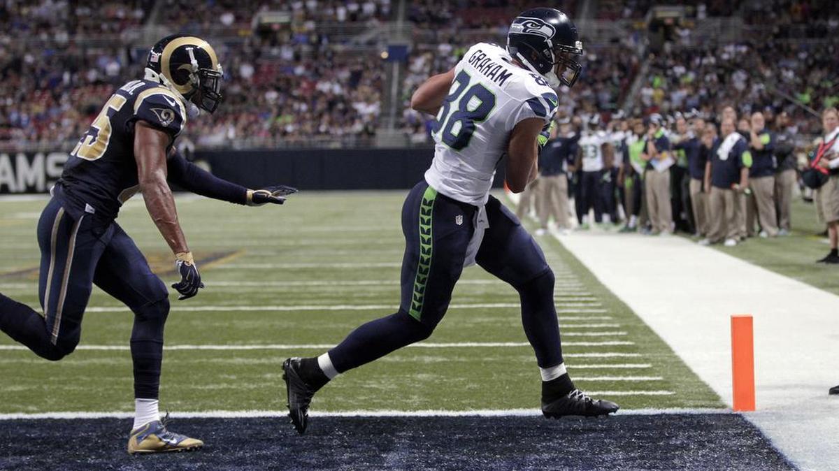 
Seattle Seahawks tight end Jimmy Graham, right, catches a 7-yard touchdown pass as St. Louis Rams strong safety T.J. McDonald watches during the fourth quarter of an NFL football game Sunday, Sept. 13, 2015, in St. Louis.
