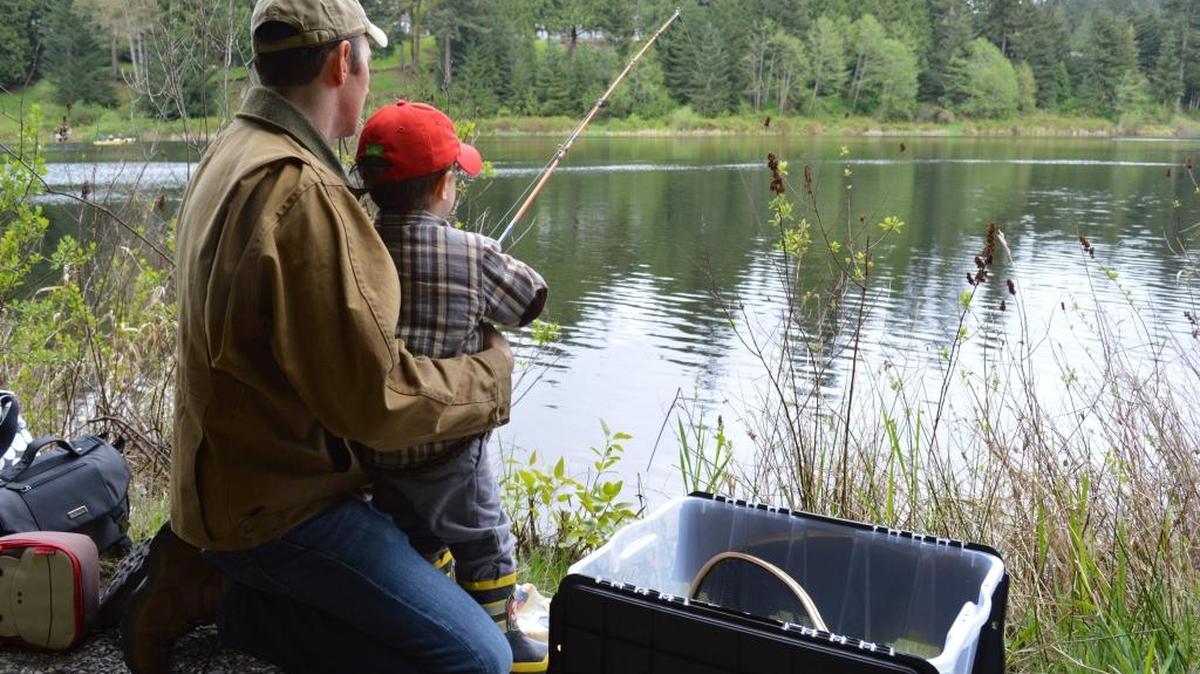Stefen Paige fishes with Miles Paige, then 2, in the 2014 fishing derby at Lake Louise. The Borderline Bassin’ Contenders will host its 35th annual kids bluegill fishing derby from 11 a.m. to 1 p.m. June 17 at Fazon Lake.