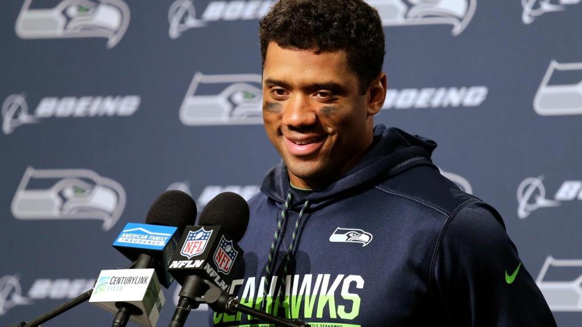Seattle quarterback Russell Wilson plans to play Sunday despite a high-ankle sprain and a sprained knee.